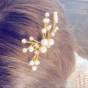 LAST CHANCE  Claire’s Hair Accessory / hairpins (qty2)